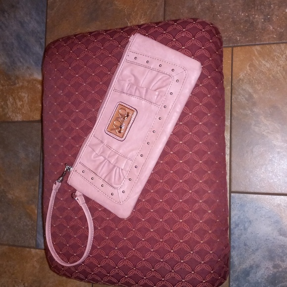 XOXO Wristlet/Purse - Picture 1 of 5